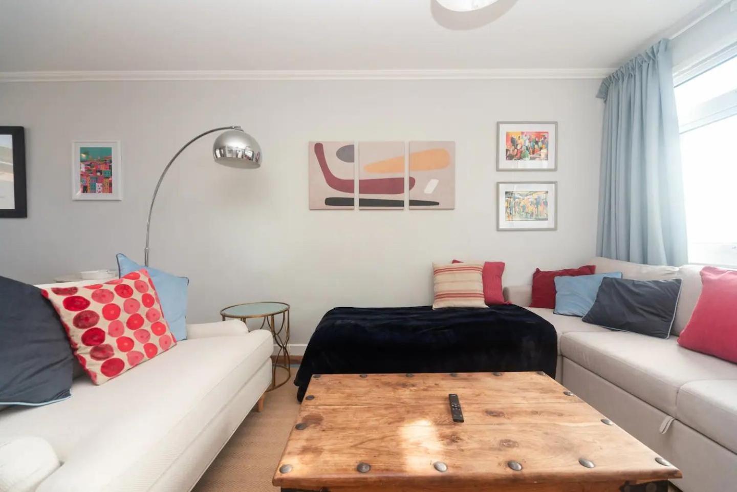 Pass The Keys Elegant Spacious Flat With Large Patio - Short Walk To Trains Appartamento