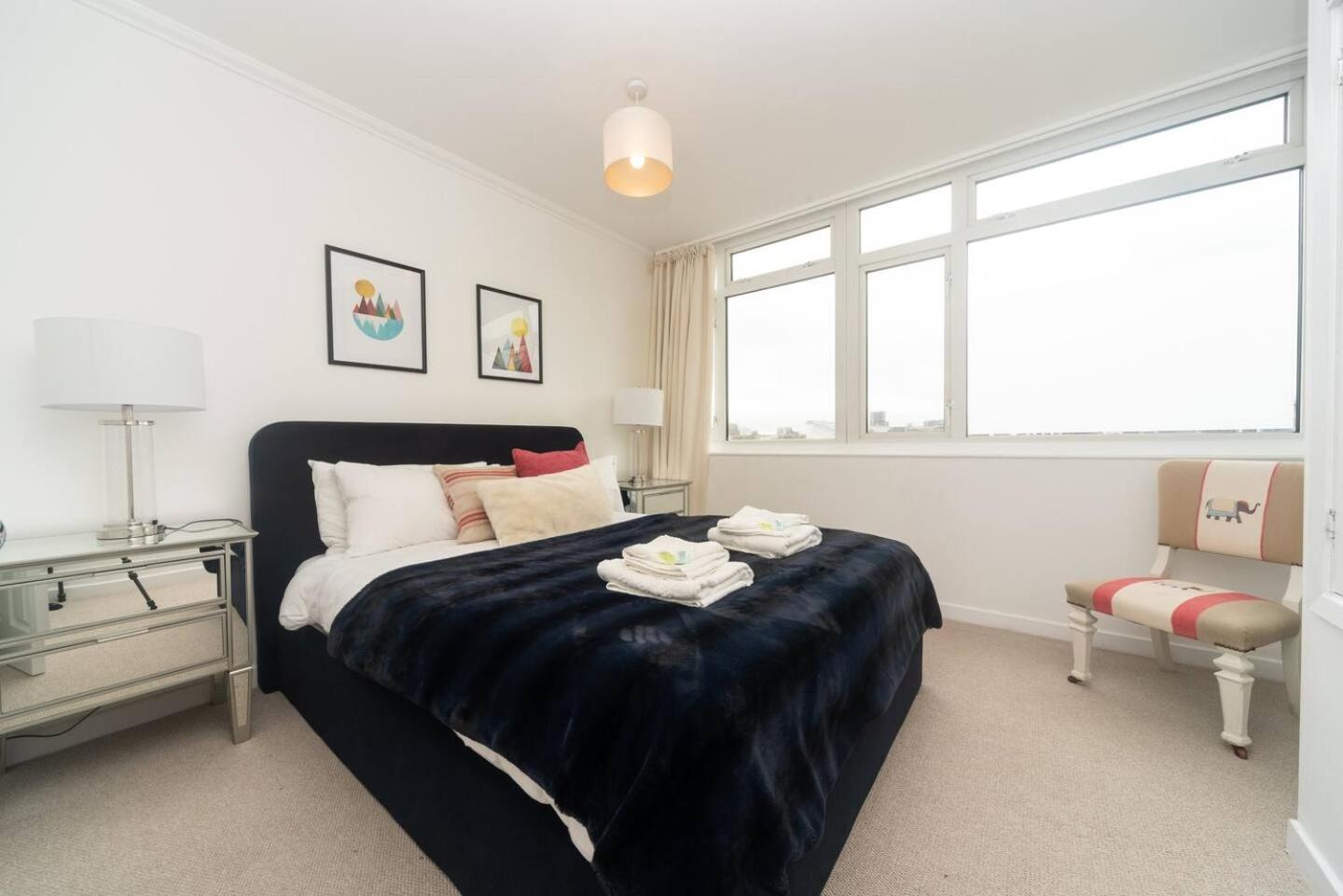 Appartamento Pass The Keys Elegant Spacious Flat With Large Patio - Short Walk To Trains